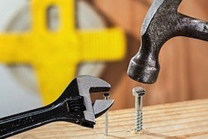 How to make a good decision - photo of hammer and nail